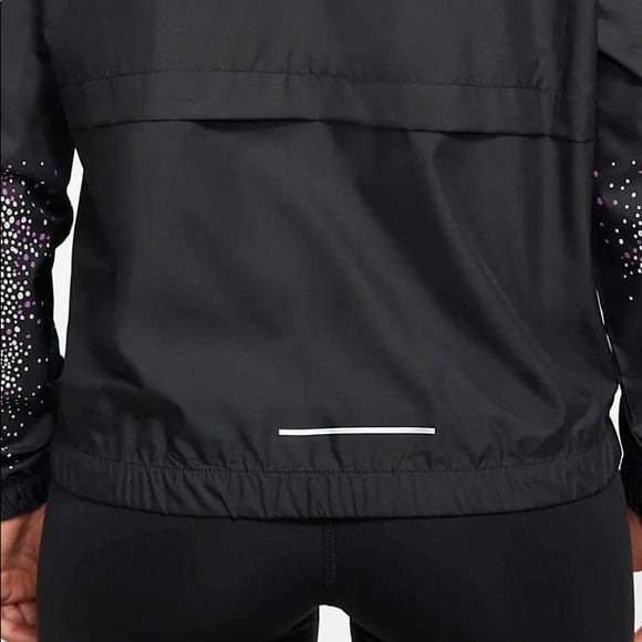 Nike Lightweight Running Jacket - Picture 3 of 8
